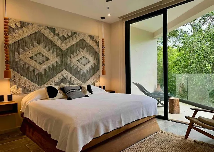 Kataluum- Luxurious Eco-chic Ph With Pool