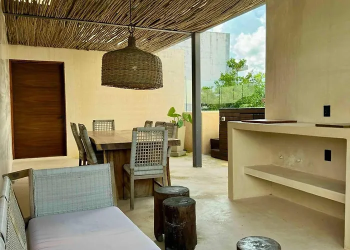 Kataluum- Luxurious Eco-chic Ph With Pool