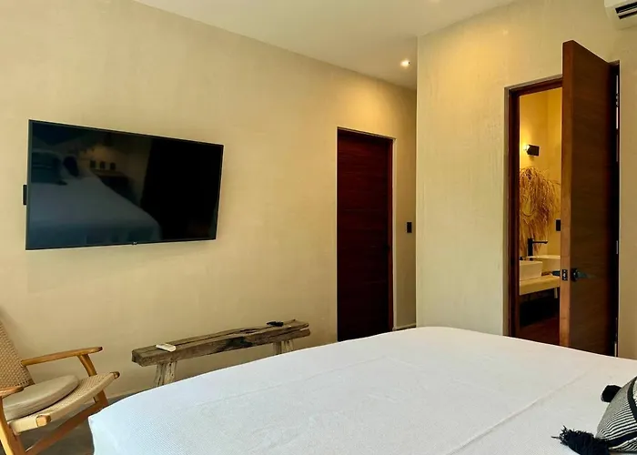 Kataluum- Luxurious Eco-chic Ph With Pool
