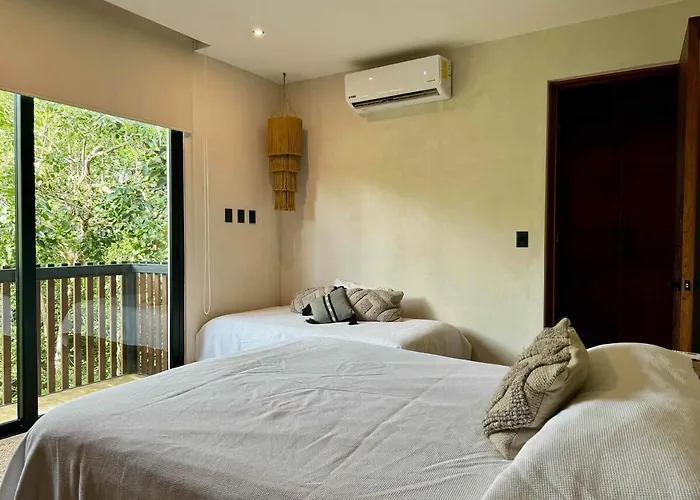 Kataluum- Luxurious Eco-chic Ph With Pool