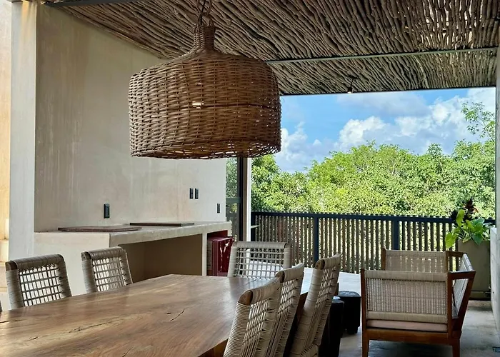 Kataluum- Luxurious Eco-chic Ph With Pool