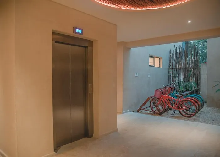 Kataluum- Luxurious Eco-chic Ph With Pool
