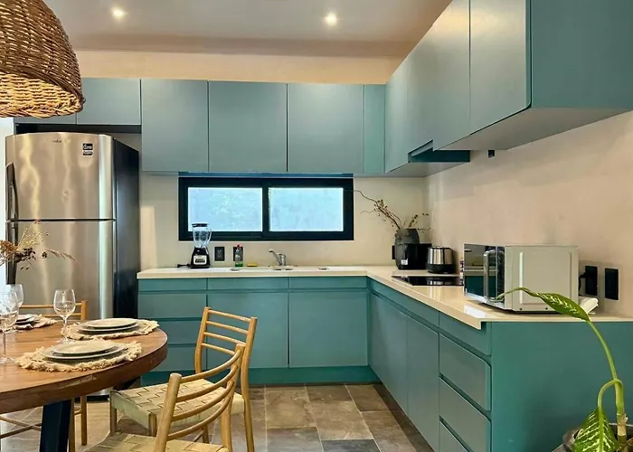 Kataluum- Luxurious Eco-chic Ph With Pool