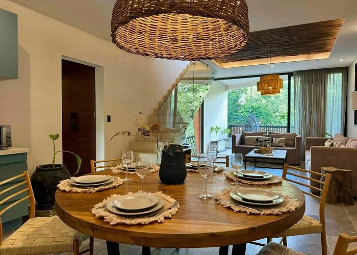 Kataluum- Luxurious Eco-chic Ph With Pool
